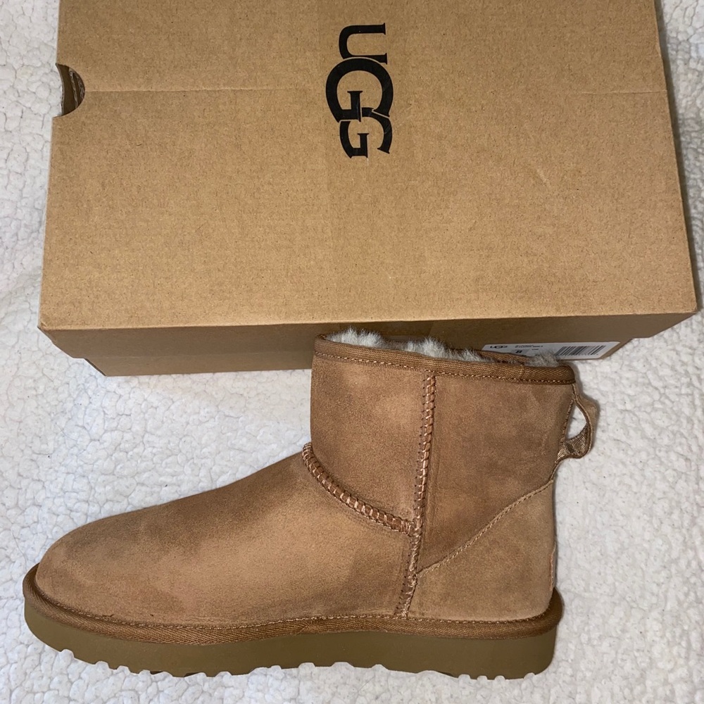 BRAND NEW size 8 Ugg Classic Mini II